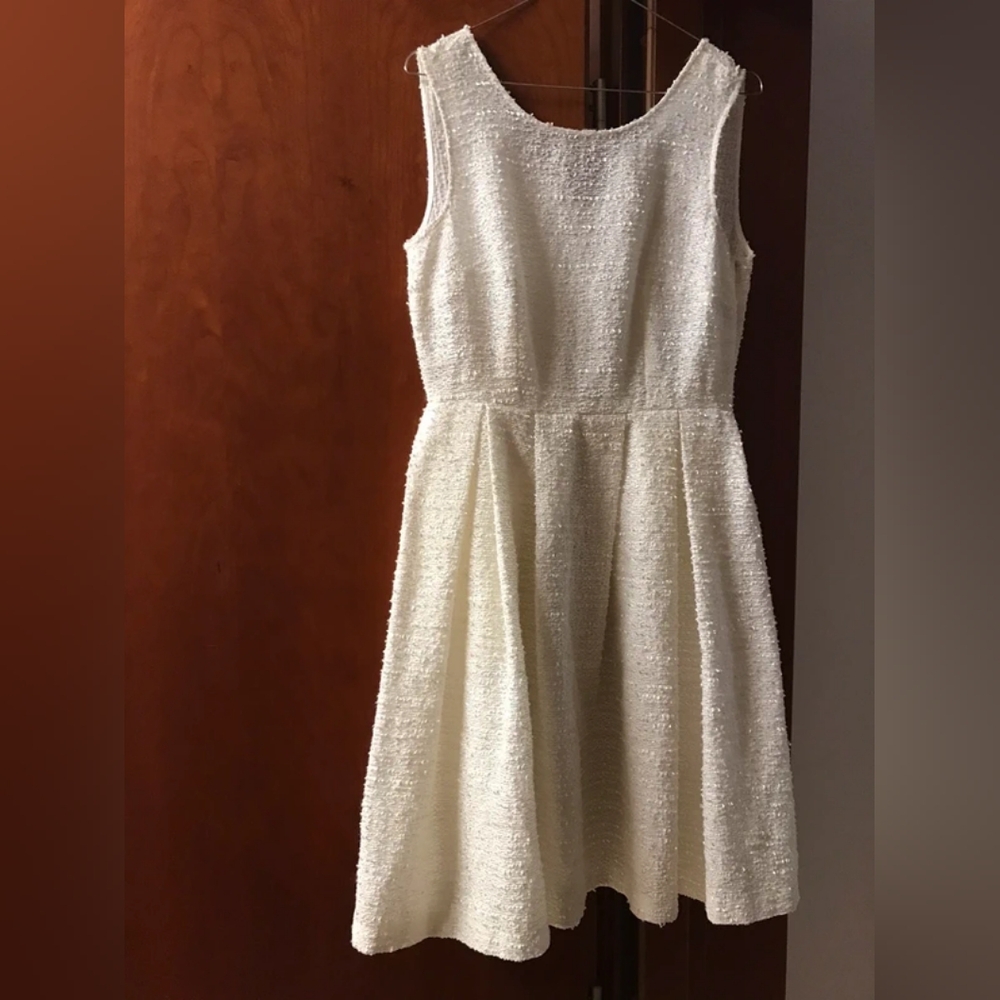 Elegant White Sleeveless Dress